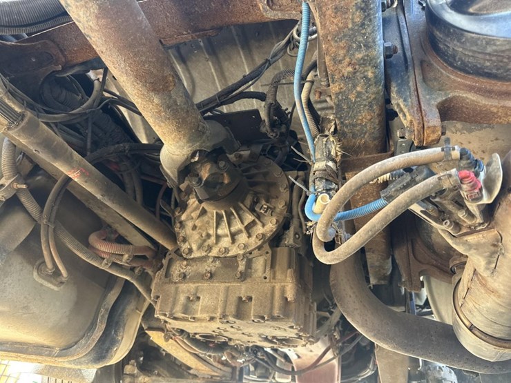 2013-freightliner-m2-106-image-62