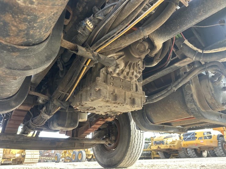 2009-international-7400-image-50