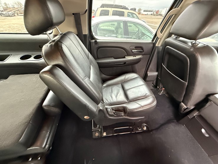 2012-chevrolet-suburban-image-55