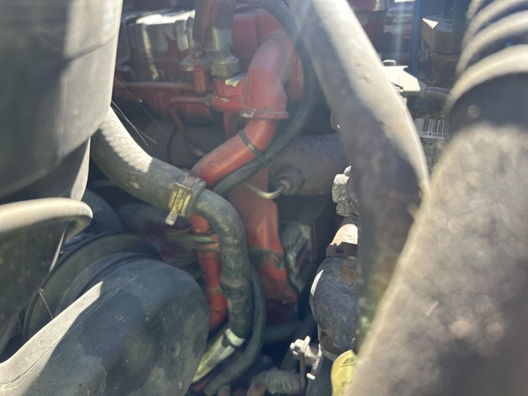 2013-freightliner-m2-106-image-57