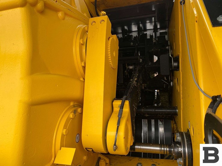 new-holland-340-image-23