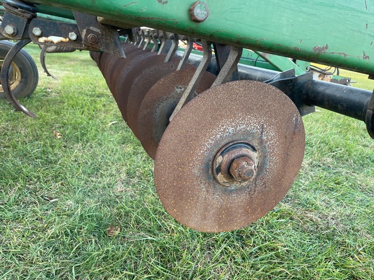 farmhand-soil-saver-13-shank-disc-chisel-image-8