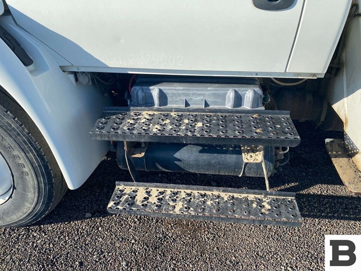 2011-international-durastar-4300-image-17