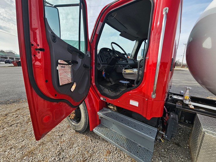 2016-freightliner-s2g-image-48