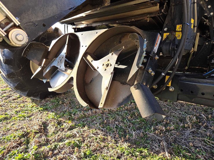 2010-new-holland-cr9065-image-35