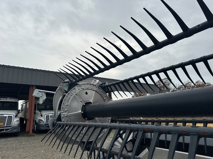 2022-mac-don-fd240-image-58