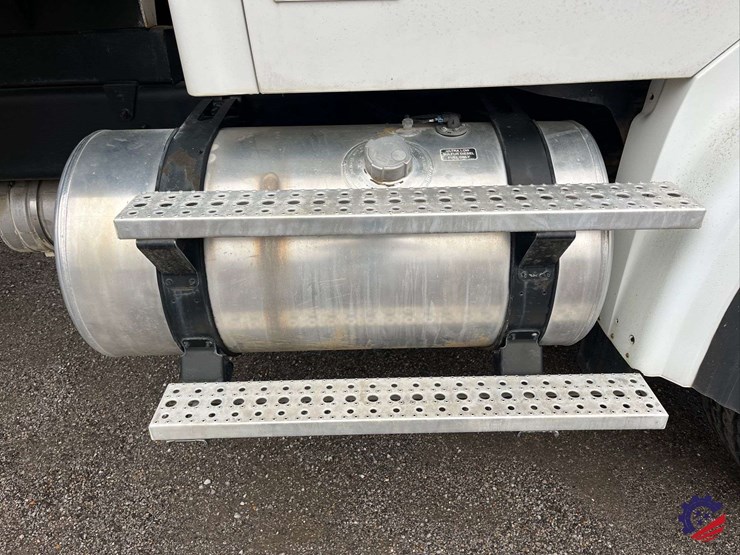 2008-sterling-l7500-image-34