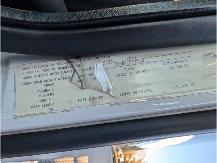 2014-volvo-vnl-day-cab-image-30