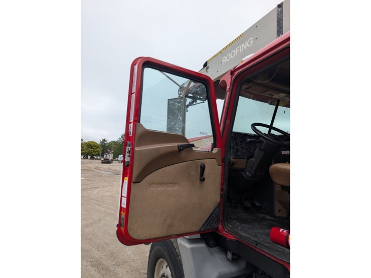 2017-mack-gu813-shingle-conveyor-image-21