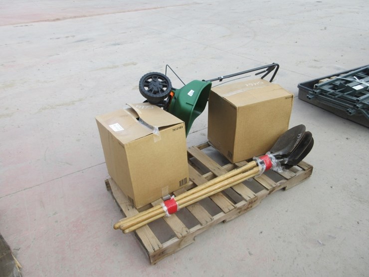lot-of-(3)-seed-spreaders-&-(4)-spade-shovels-image-1