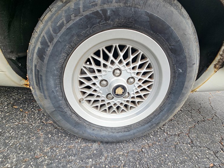 #21242-•-1990-jaguar-xjs-passenger-car-image-54