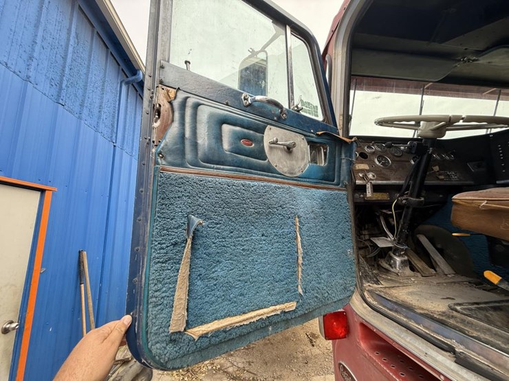 #1193-•-1984-peterbilt-cab-over-truck-tractor-image-40