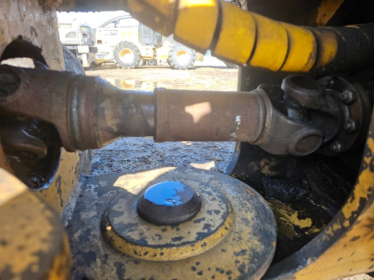 caterpillar-574-image-61