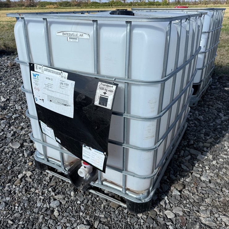 #22630 • 1000 Gallon Poly Tank w/ Cage