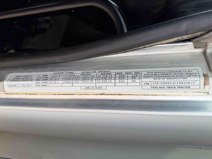 2018-peterbilt-389-image-5