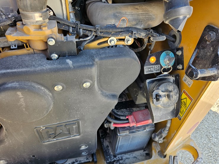 2023-caterpillar-299d3-image-23