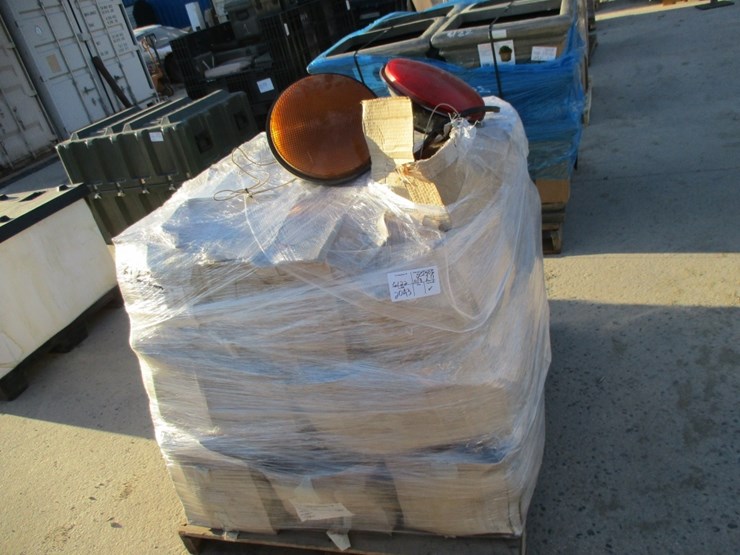 lot-of-12"-assorted-color-traffic-lights,-image-1