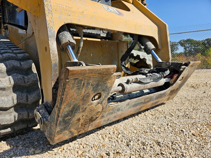 2023-caterpillar-299d3-image-83