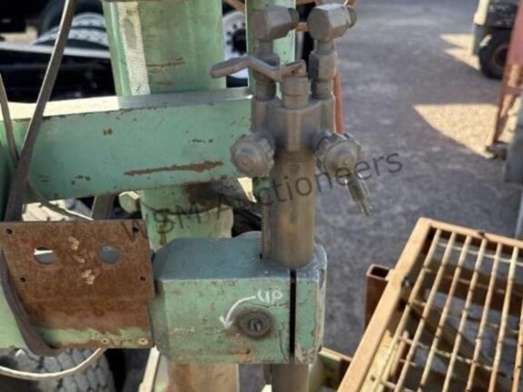 linde-shape-cutting-machine-on-table-image-8