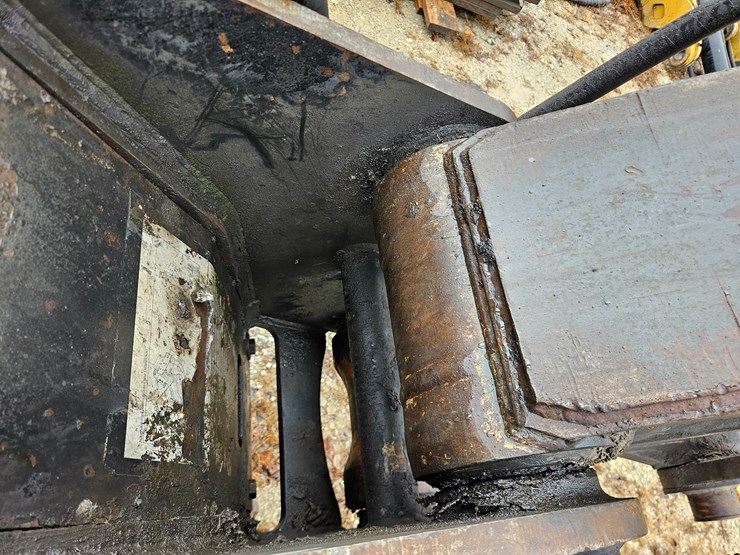 deere-200d-lc-image-98