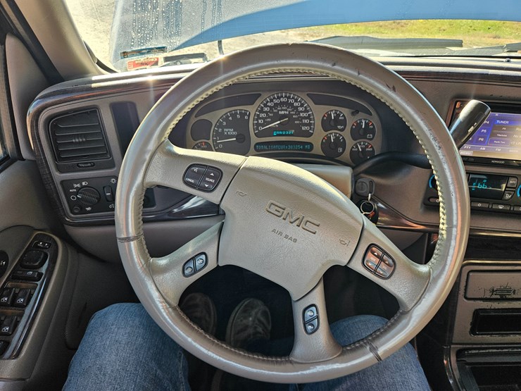 2004-gmc-yukon-image-38