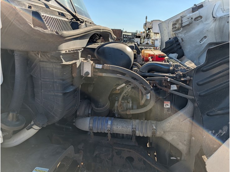 2013-freightliner-columbia-day-cab-image-16