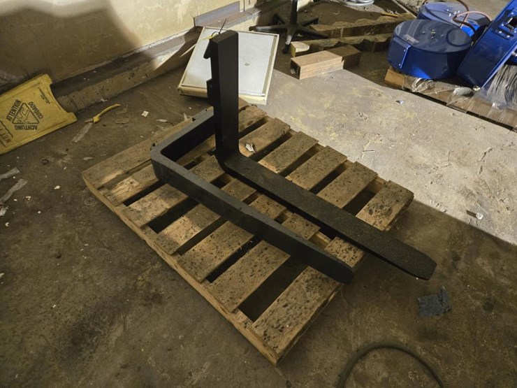 #3453-•-set-of-approx.-42"-pallet-forks-image-2