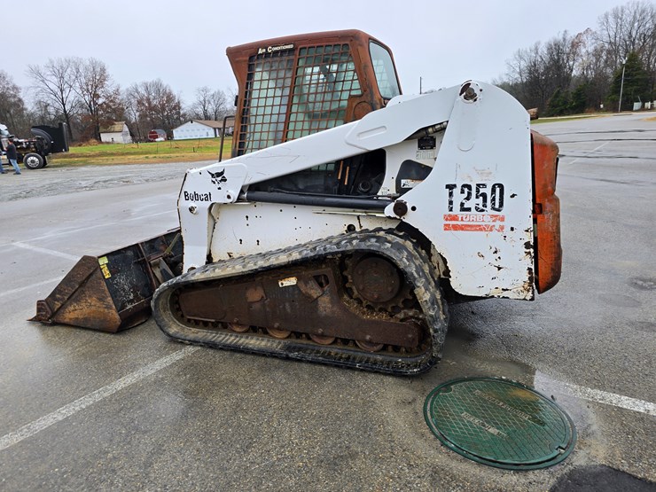 bobcat-t250-image-13