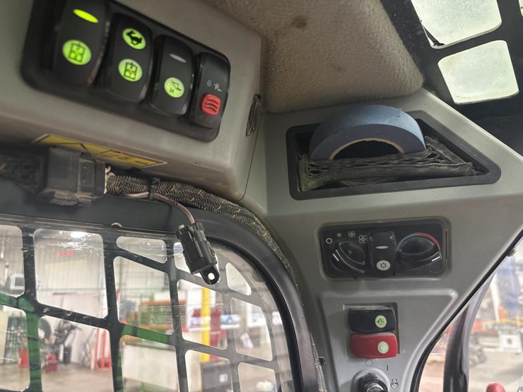 2018-caterpillar-228-image-40