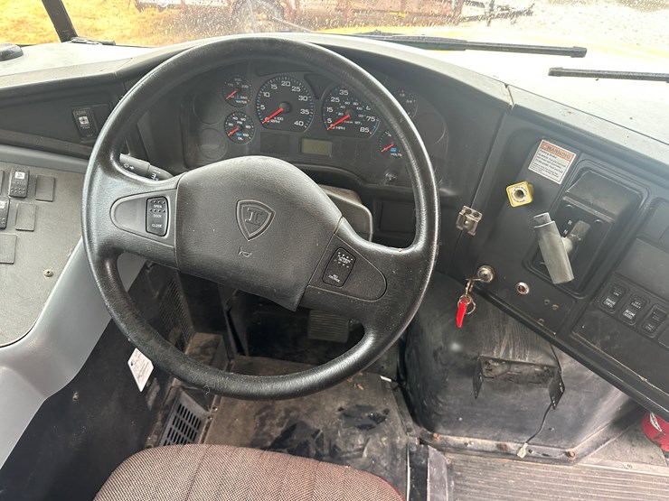 2005-international-pb105-image-70