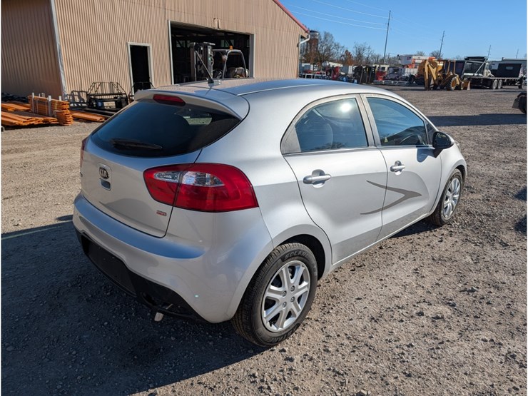 2013-kia-rio-image-6