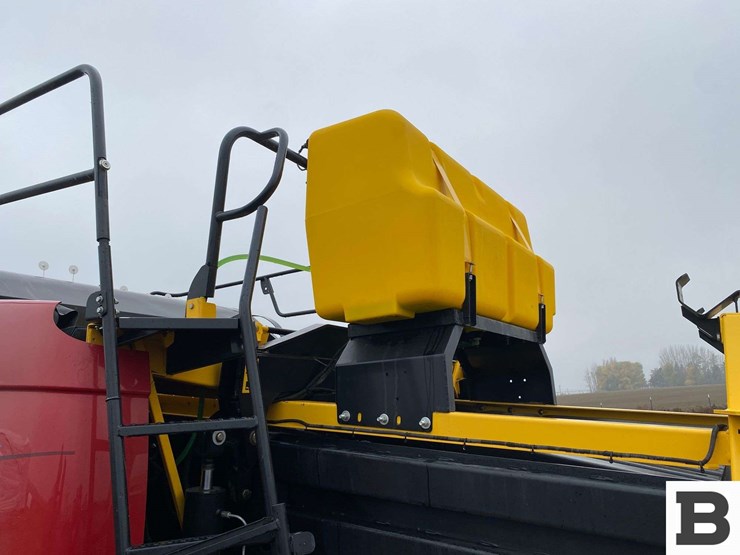 new-holland-340-image-41