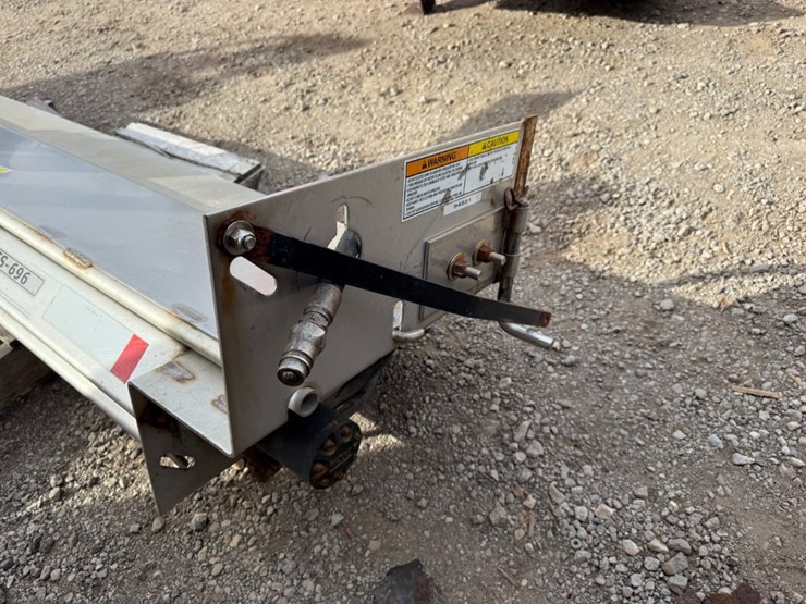 western-uts-696-tailgate-spreader-image-8