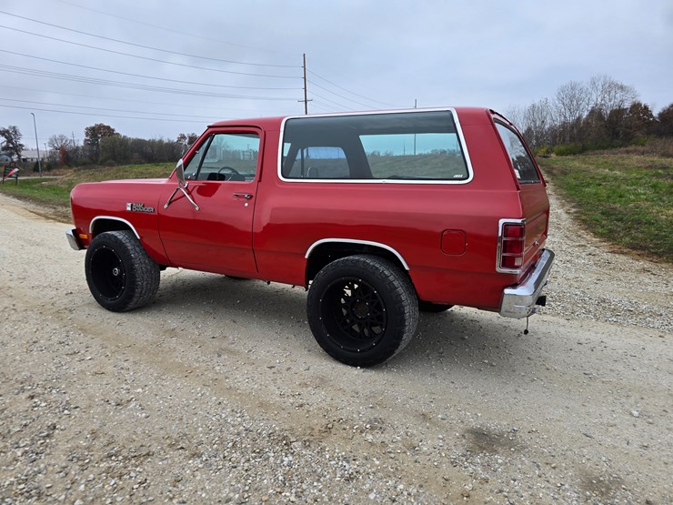 1986-dodge-ram-charger-image-12