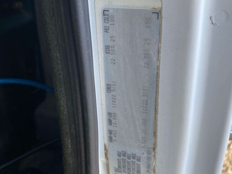 2002-freightliner-fl70-image-54