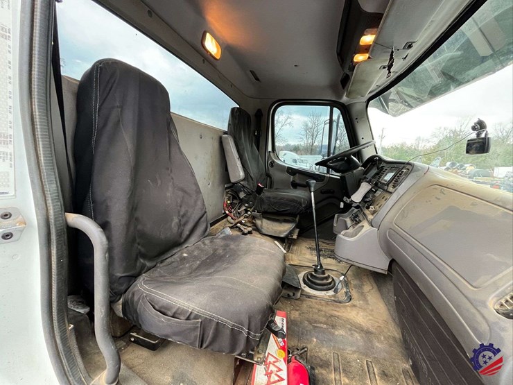 2013-freightliner-m2-s/a-cab-&-chassis-image-48