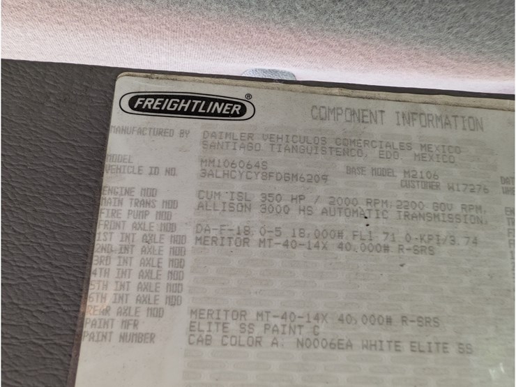 2015-freightliner-m2-106-image-26