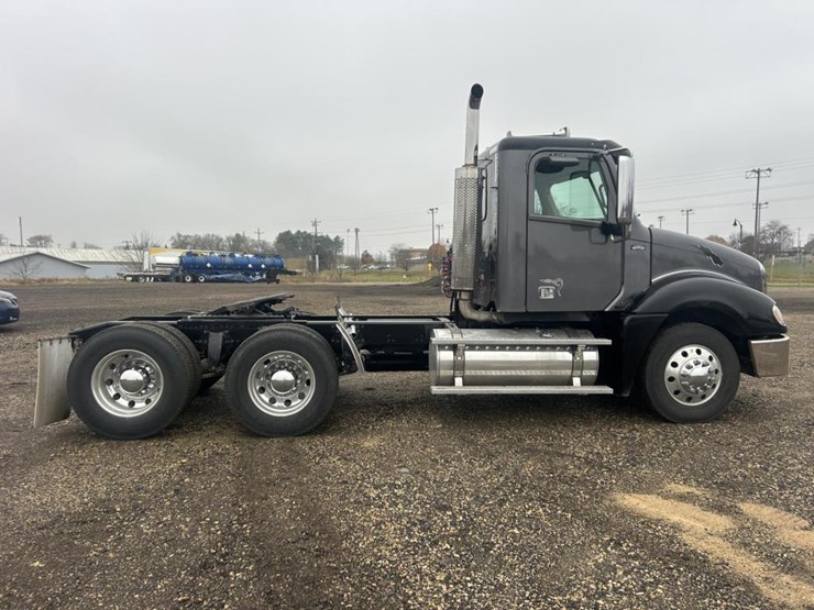 #1675-•-2016-freightliner-harrison-glider-kit-day-cab-truc-image-6