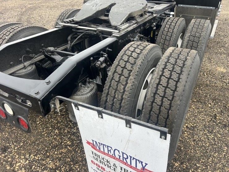 #1675-•-2016-freightliner-harrison-glider-kit-day-cab-truc-image-28