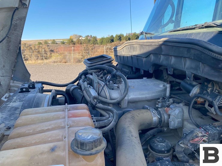 2011-international-durastar-4300-image-64