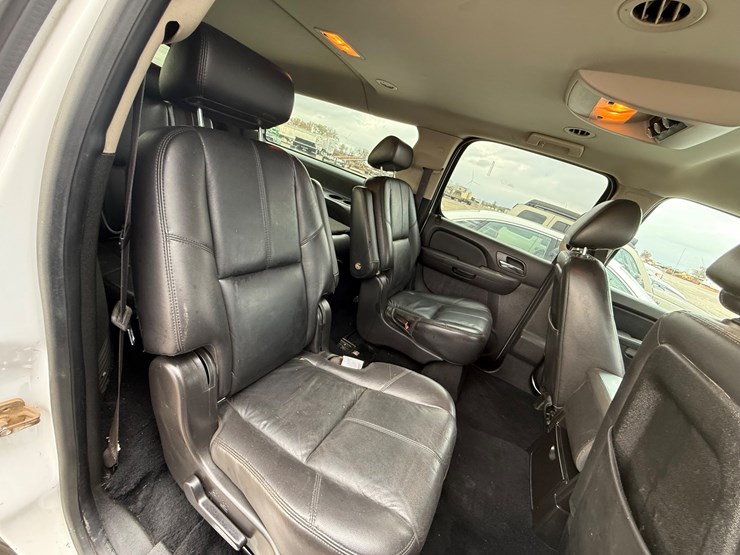 2012-chevrolet-suburban-image-53