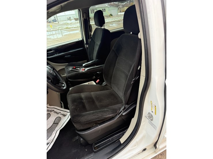 2016-dodge-grand-caravan-image-13