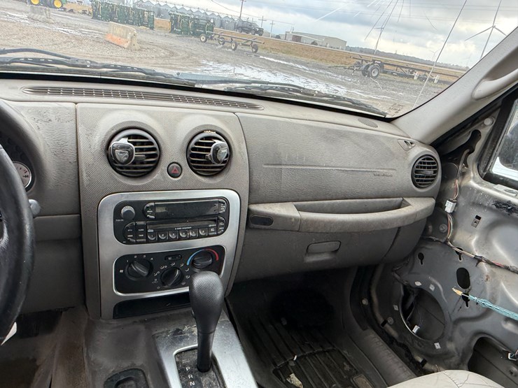 2004-jeep-liberty-image-28