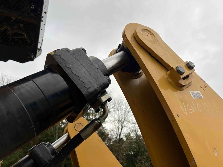 2022-caterpillar-d7-image-25