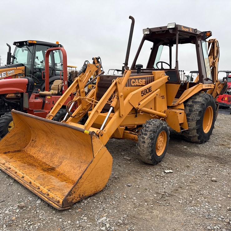 CASE 580E