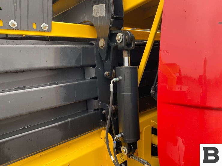 new-holland-340-image-48