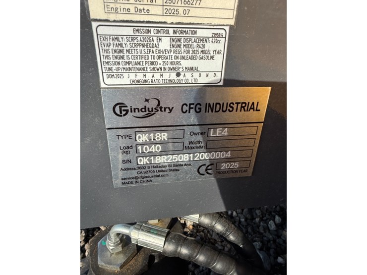 cfg-qk18r-mini-excavator-w/-hydraulic-thumb-image-9