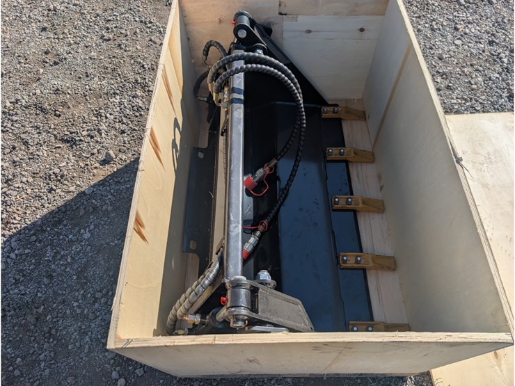 agt-mini-skid-steer-4-in-1-bucket-w/-teeth-40"-image-4