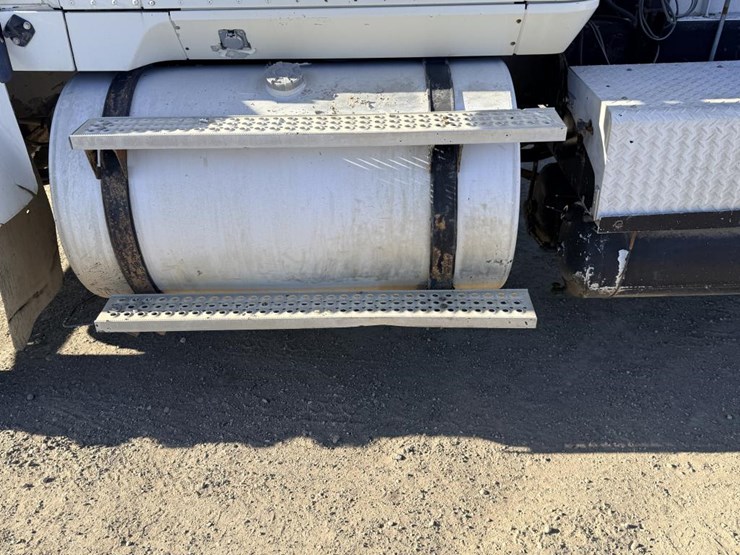 #1974-•-2008-international-eagle-day-cab-truck-tractor-image-11