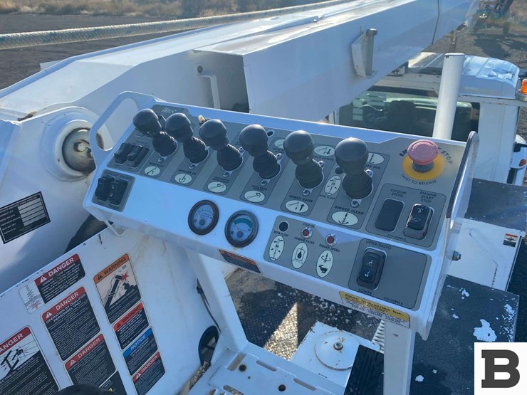 2011-international-durastar-4300-image-48